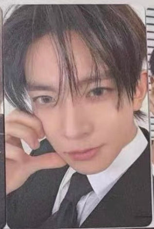 Front view of enhypen Heeseung Border Carnival M2U Pob Photocard photocard