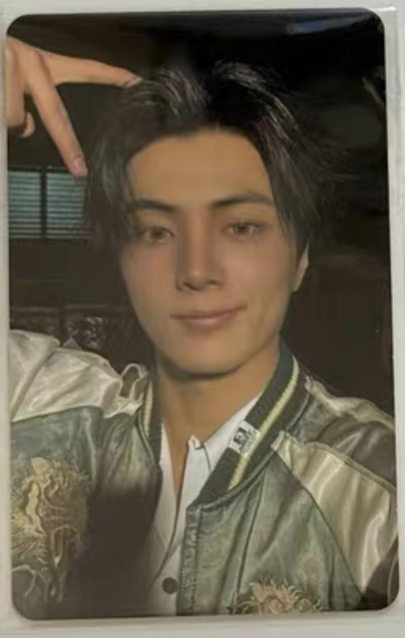 Front view of enhypen Jay Orange Blood Yzy 5.0 Video Call Pob Photocard photocard