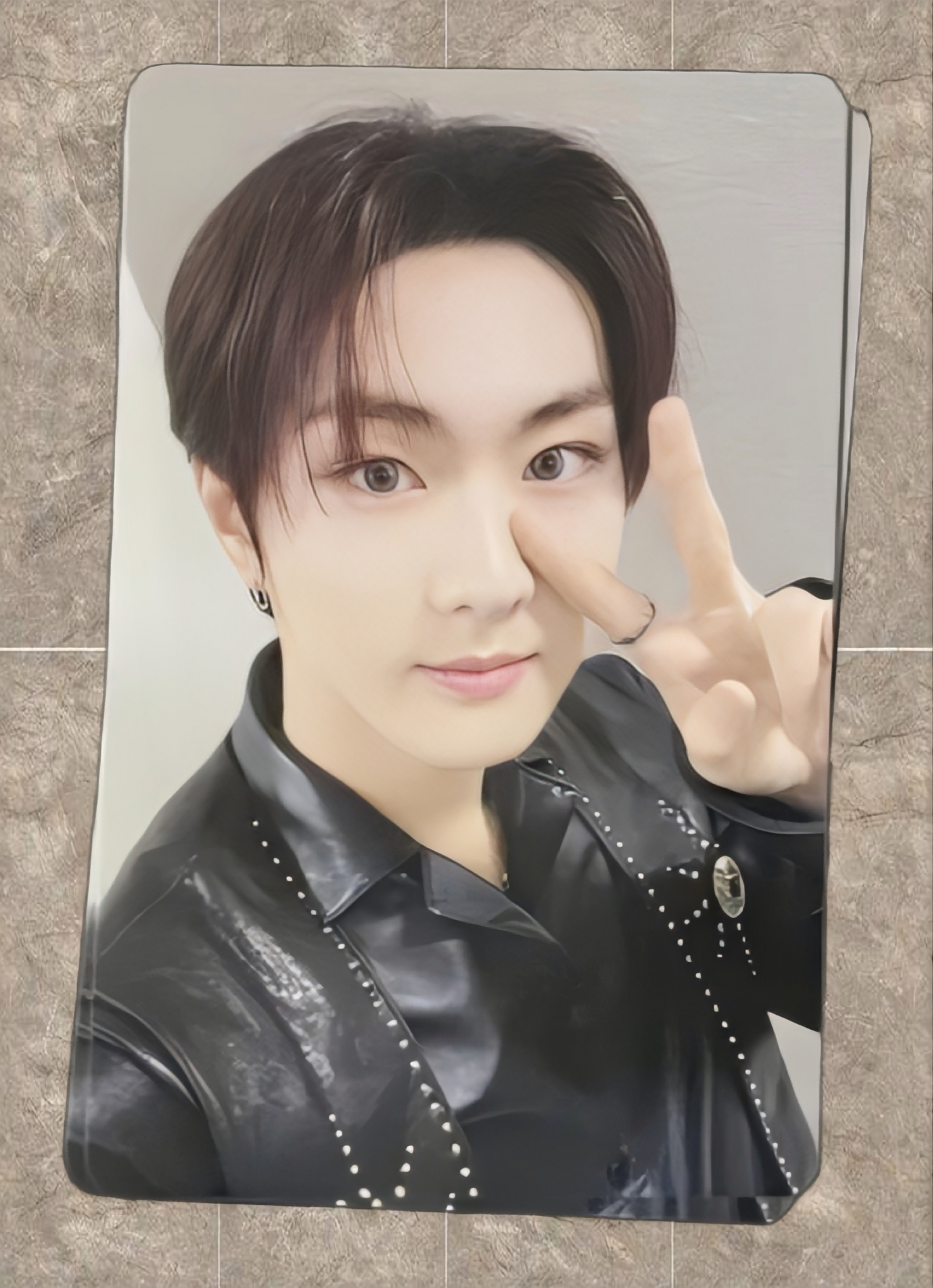 Front view of enhypen Jongwon Orange Blood Yzy Yizhiyu 6.0 Pob Photocard photocard