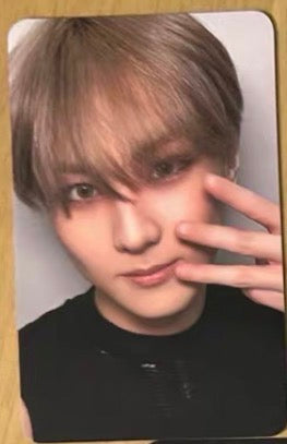 Front view of enhypen Jungwon Dark Blood Yzy Yizhiyu Pre-Order Benefit Pob Photocard photocard