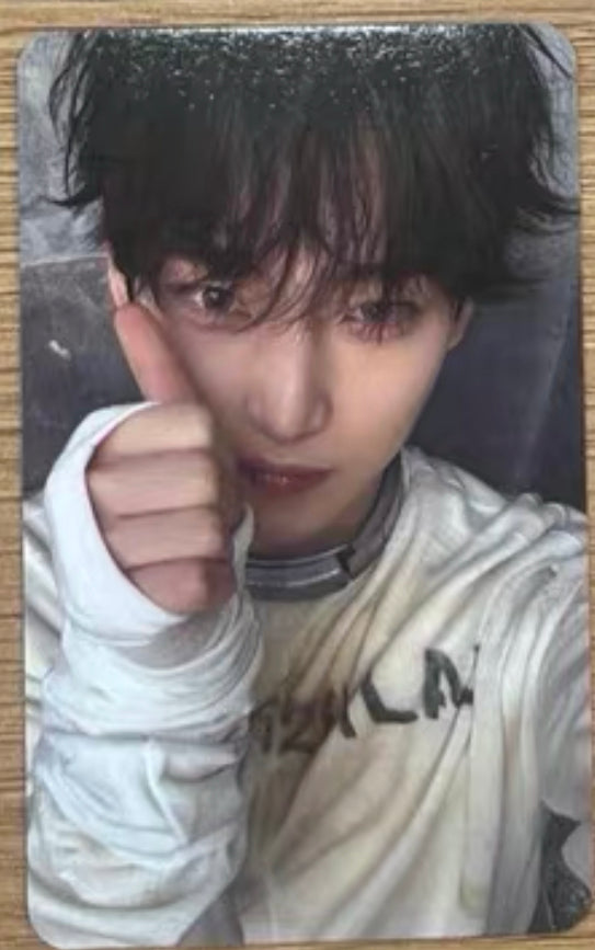 Front view of enhypen Jungwon Dark Moon Powerstation Pob Photocard photocard