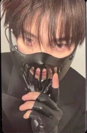 Front view of enhypen Sunoo Desire Weverse Pob Photocard photocard